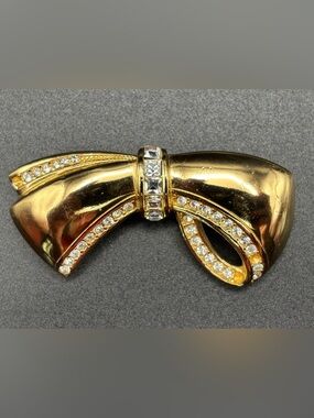 Vintage 80’s Dior Gold Bow Brooch with Clear Crystals**READ**